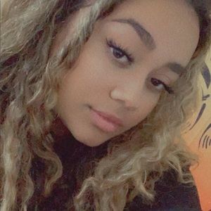 Meet your Posher, Amaris